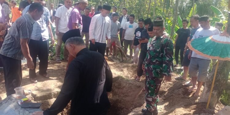 Wujud Kepedulian Babinsa Koramil 01/Boyolali Takziah Ke Warga Binaan