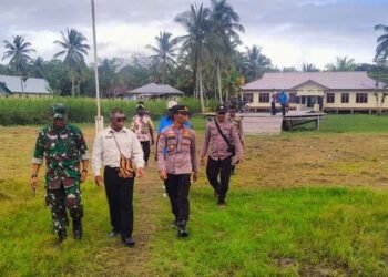 Jaga Sinergitas, Danramil 1710-01/Kokonao Komsos Bersama Kadistrik dan Kapolsek Mimika Barat
