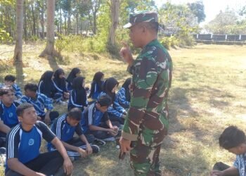 Babinsa Sambi Tanamkan Kedisiplinan Siswa SMK Muhamadiyah Sambi