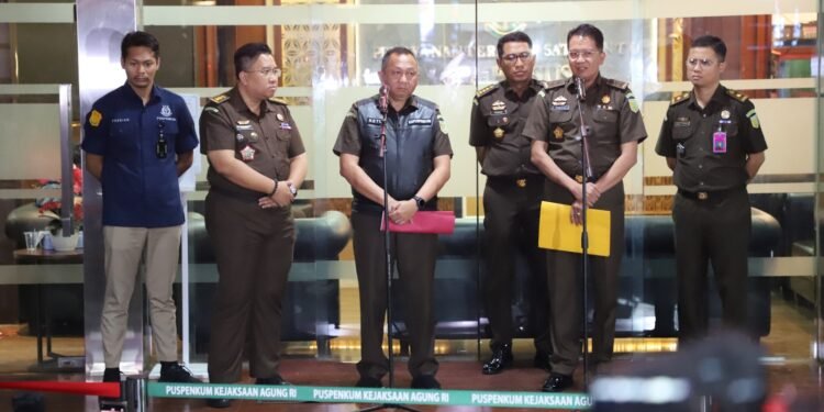 Tim Penyidik MemeriksaMenteri Koordinator Bidang Perekonomian dalam Perkara Ekspor CPO