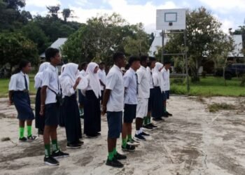 Satgas Yonif 143/TWEJ : Bentuk Karakter Masa Orientasi Siswa (MOS) Di Papua