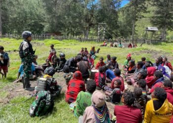 Satgas Mobile Raider 300 Siliwangi Bantu Pemakaman Anak Bayi di Amungi, Papua