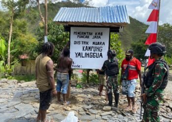 Menjadi Pelayan Masyarakat, Satgas Yonif RK 115/ML Beri Pengobatan Gratis dan Aktif Mengajar Anak–Anak Papua