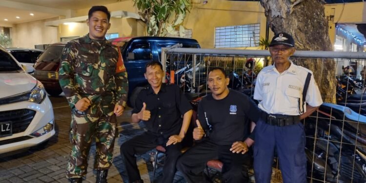 Demi Jaga Keamanan Wilayah, Piket Koramil 03/Serengan Aktif Patroli Malam