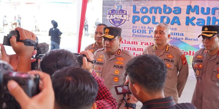 Kapolda Kalbar Pastikan Sengketa Antara Massa Serikat Pekerja Pelikha Sambas Dengan Pihak Perusahaan PT. Duta Palma Grup Bengkayang Dapat Diselesaikan Dengan Baik
