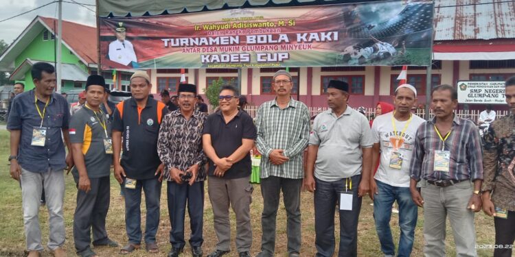 Pj. Bupati Pidie Buka Kegiatan Semarak Turnamen Bola Kaki Antar Desa Mukim Glumpang Minyeuk