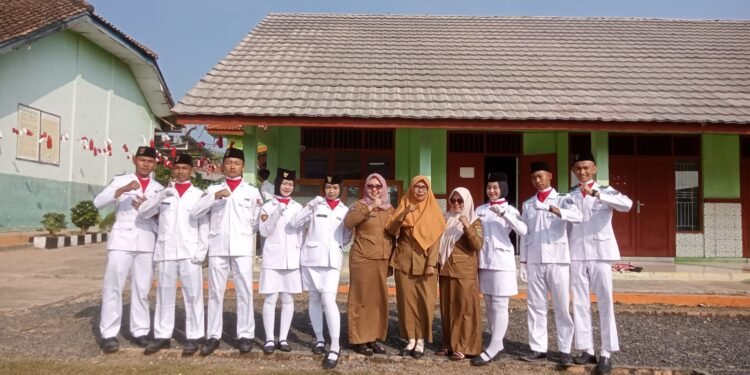 Irma S.Pd Kepala Sekolah SMAN 1 Gunung Labuhan Adakan Kegiatan Perlombaan Antar Kelas Peringati Ulang Tahun Pramuka Ke-62