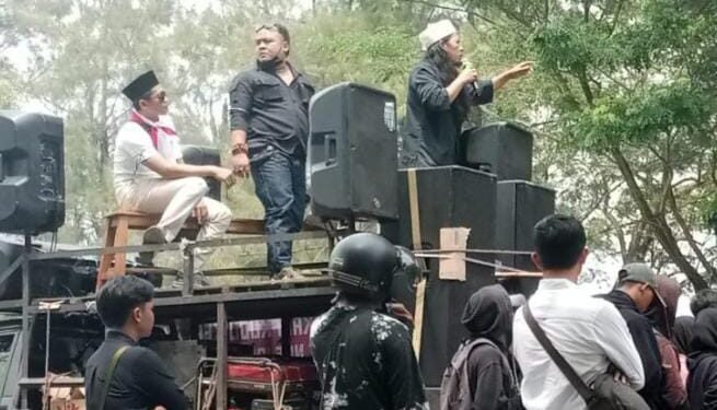 Gelar Aksi Damai di depan Kantor Bupati Suara Kaum Penganggur Masyarakat Kabupaten Bekasi Tuntut di Pekerjakan