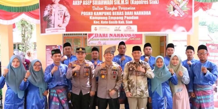 Jadi Percontohan, Kapolres Siak AKBP Asep Sujarwadi Resmikan Posko Kampung bebas dari Narkoba di Dusun Pandan Mukti Kampung Empang Pandan Kecamatan Koto Gasib