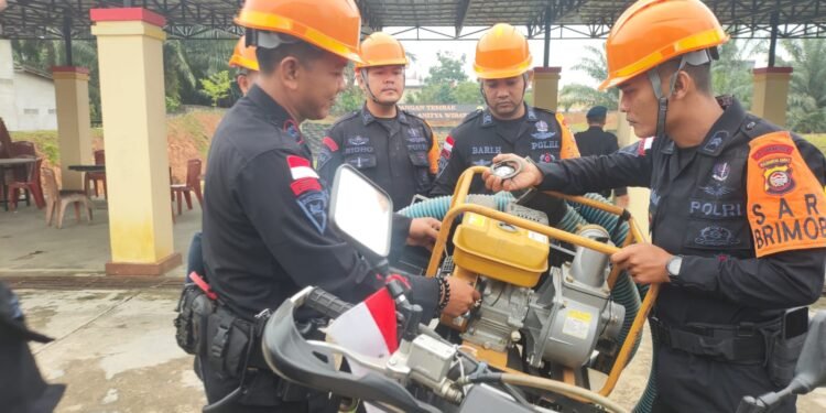 Brimob Kalbar Asah Kemampuan Mengoperasikan Almatsus Karhutla