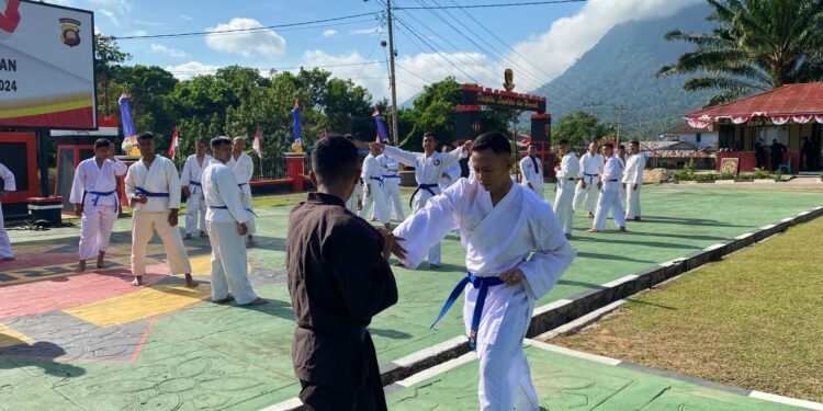 Mantapkan Perorangan, Personel Brimob Kalbar Asah Kemampuan Beladiri