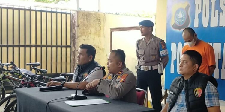 Pelaku Pencurian Spesialis Sepeda yang Beraksi Dirumah Warga di Kota Pekanbaru Ditangkap di Wilayah Hukum Polsek Tampan Polresta Pekanbaru.