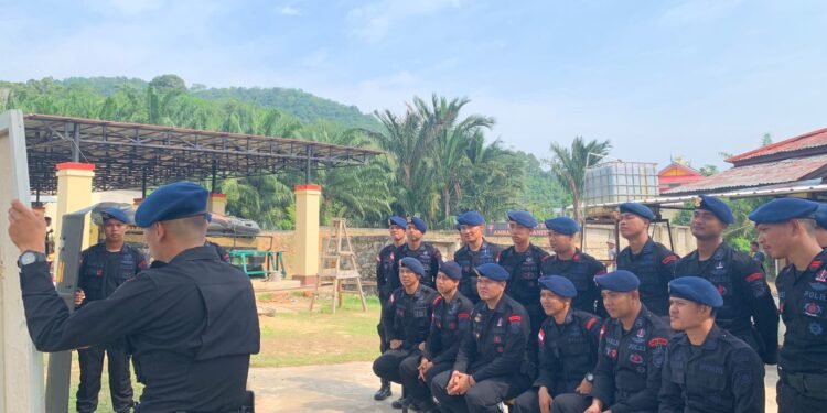 Dengan Latihan, Brimob Kalbar Siap Menghadapi Pesta Pemilu 2024