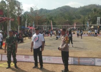 TNI Polri Amankan Jalannya Laga Semi Final Pertandingan Bola Volly di Batuwarno