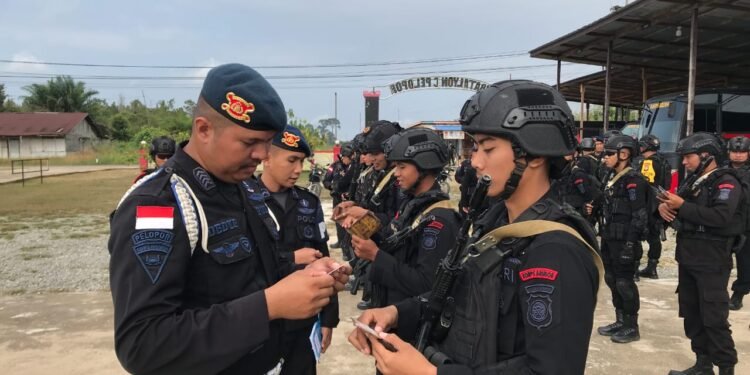 Dalam Mencegah Pelanggaran Terhadap Personil Polri, Satbrimob Polda Kalbar Laksanakan Gaktiblin Kepada Jajaran