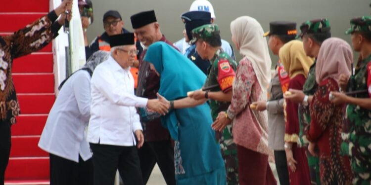 Pangdam I/BB Bersama Forkopimda Sumbar Sambut Kedatangan Wapres RI