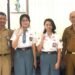 Kepsek SMAN 1 Manado Apresiasi Dua Siswi SMAN 1 Manado Berprestasi, Lolos Lomba Tingkat Nasional Bahasa Inggris.