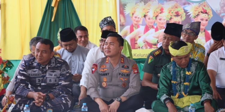 Lestarikan Kearifan Budaya, Kapolres Ketapang Hadiri Tradisi Robo-Robo