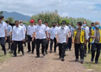 Wakil Gubernur Sulawesi Utara, Bersama KPK dan Kementerian PU-PR Pasang Patok Batas Sempadan Danau Tondano Di Minahasa Sulut.