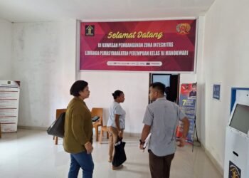 Kejaksaan Tinggi Papua Barat Melakukan Penahanan Terhadap Tersangka YMF Dalam Perkara Dugaan Tindak Pidana Korupsi Penyalahguna Dana Hibah Pelaksanaan Kongres Pemuda Katolik Papua Barat Tahun 2021