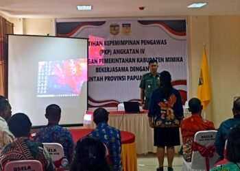 Kasdim 1710/Mimika Beri Materi Etika Dan Integritas Kepemimpinan Pancasila Kepada Peserta Pelatihan Kepemimpinan Pengawas