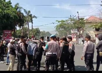 Dugaan Pungli, Camat Barombong Serikat Pejuang Rakyat Melakukan Aksi Demonstrasi Di Kantor Bupati Gowa