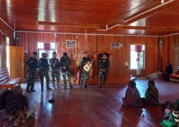 Bertema ‘Ibadah Penuh Kasih di Mayuberi’: Satgas Mobile Raider 300 Siliwangi Laksanakan Ibadah Penuh Kasih 