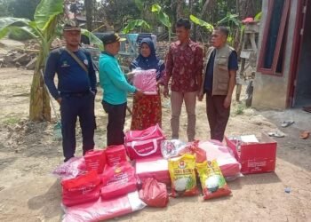 Dinas Sosial Kab. Kampar Menyalurkan Bantuan Untuk Korban Bencana Sosial Kebakaran Rumah
