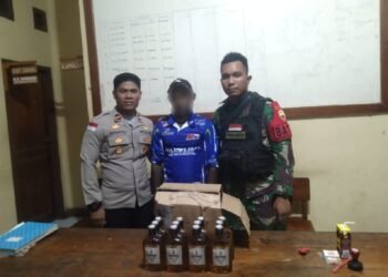 Satgas Yonif Gagalkan Upaya Penyeludupan Miras Di Malam Hari Di Jalur Perlintasan Tapal Batas Pikere dengan Jalan Kampung Pitewi Papua