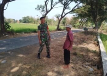 Petani Bertemu Sertu Suryadi, Sampaikan Keluhan Pupuk Hingga Obat Bertani