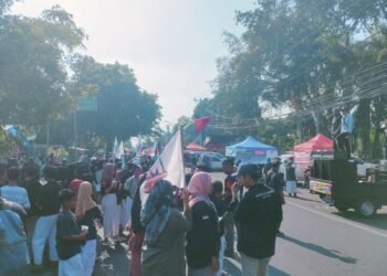 Ratusan Warga Lomtim dari Berbagai Elemen dan Organisasi Lakukan Aksi Kemanusiaan Untuk Warga Palestina.