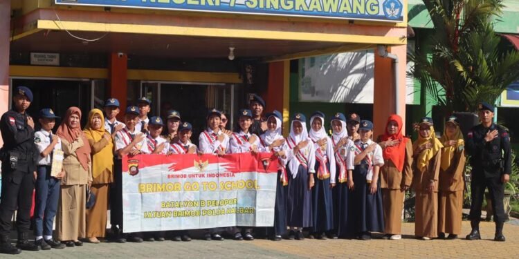 Brimob Kalbar Go To School Tanamkan Pancasila Sejak Dini