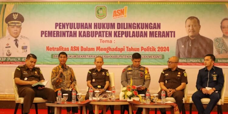 Koordinator pada Bidang Intelijen Kejaksaan Tinggi Riau Menjadi Narasumber dalam Kegiatan Penyuluhan Hukum di Lingkungan Pemerintah Kabupaten Kepulauan Meranti