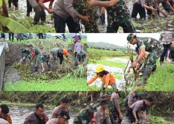 Tetap Bersinergi Kodim 0726/Sukoharjo dan Polres Karya Bakti Bersihkan Irigasi Desa Grajegan