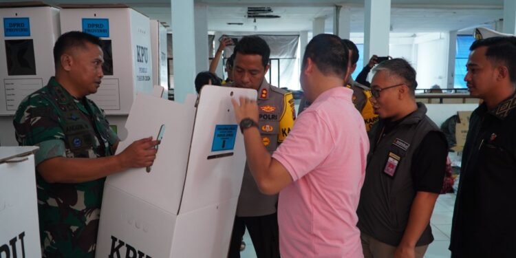 Dandim 1019/Katingan dan Kapolres Katingan Tinjau Gudang Logistik KPU