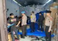 Wakapolres Pringsewu Pantau Pengamanan Proses Pelipatan Surat Suara Pemilu di Gudang Logistik KPU.