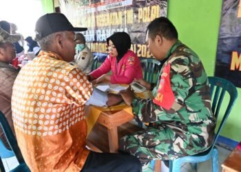 Kodim 0726/Sukoharjo dan Polres Sukoharjo Gelar Karya Bakti Tanam Pohon dan Pelayanan Kesehatan