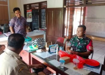 Komsos Dengan Perangkat Desa, Babinsa Jatingarang Pererat Sinergi Untuk Kesejahteraan Warga