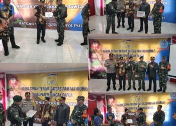 Bupati Kabupaten Puncak Beri Penghargaan Kepada Satgas 300 Siliwangi Pada Acara Serah Terima Satgas Mobile Dari Satgas 300 Kepada Satgas 323 di Ilaga Papua