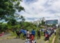 Pohon Tumbang Menimbulkan Kemacetan di Jalan Lintas Sumatra Kalianda.