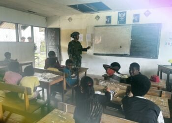 Peduli Pendidikan Pedalaman Papua, Satgas Buaya Putih Bantu Mengajar