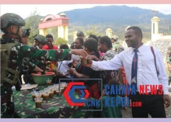 Minggu Kasih di hari penuh Berkah, Satgas Yonif 323 Buaya Putih Bagikan Bubur