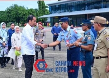Danlanud Sultan Hasanuddin Dan Forkopimda Sambut Kedatangan Presiden RI Joko Widodo di Lanud Sultan Hasanuddin