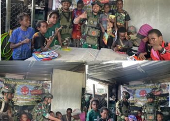 Peduli Kebutuhan Anak Sekolah, Satgas Yonif 323 Buaya Putih Bagikan Tas Sekolah dan Alat Tulis
