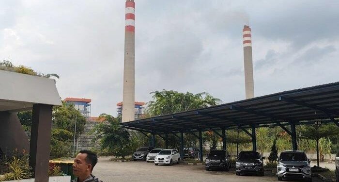 Warga di Pemukiman PLTU, Resah Dengan Asap Hitam Dari Cerobong PLTU