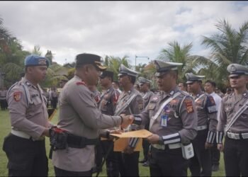 Kapolres Bangli Apel Jam Pimpinan Dikaitkan Pemberian Penghargaan Kepada Personil.