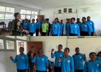 Kreativitas Satgas Mobile Yonif 323, Latihkan Pemuda-Pemudi Papua Bernyanyi dan Bermain Musik