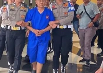 Polisi Tembak Polisi: “Sibotak AKP Dadang Dihadirkan Dalam Konferensi Pers Polda Sumbar, Diborgol Berbaju Tahanan”.