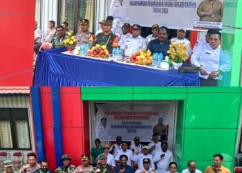 Tingkatkan Ketahanan Pangan, Satgas Yonif 323 Buaya Putih Kostrad Bagikan Bibit dan Alat Pertanian Kecil