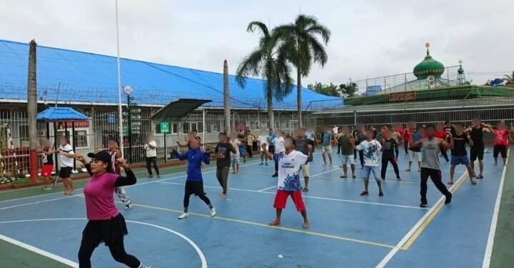 Semangat di Awal Tahun, Warga Binaan Lapas Pekanbaru Adakan Senam Pagi